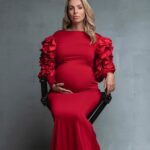 Hillary Vanderosieren Instagram - ❤️ L’air sereine, alors qu’en vrai je suis excité mais en même temps j’ai peur. Je sais ce qui m’attends.. le plus beau jour de notre vie avec la naissance de baby Milo. Une nouvelle vie a 5 arrive bientôt 🔜 Mon cadeau de la nature arrive … tic-tac 🙈🧸 📸 @youbabystudio 🥰 Dubai, United Arab Emiratesدبي