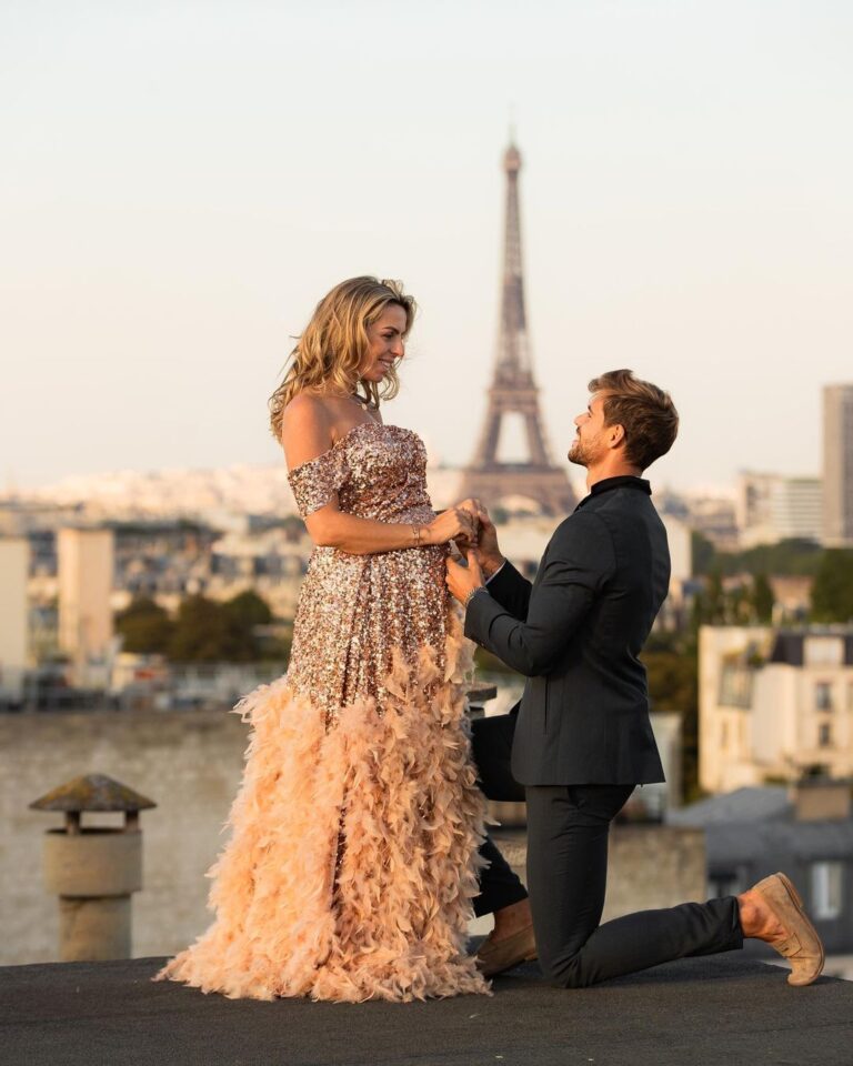 Hillary Vanderosieren Instagram - I SAID YES 💍 Nous sommes heureux de vous annoncer que nous connaissons la date de notre mariage 💒 🥰 Nous nous sommes fiancés il y a 2 ans maintenant, il est temps pour nous de passer le cap et de passer au mariage. 👰‍♀️🤵‍♂️ Nous allons nous marier en Juin 2022 ❤️💍 Tellement heureuse de vous l’annoncer et tellement heureuse de pouvoir être la femme de Giovanni Bonamy ❤️ Soon … Mme Bonamy ❤️ 📸 By @visualisation_ 👗 By @parismagicaldress Paris, France