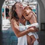 Hillary Vanderosieren Instagram - L’amour prend tout son sens ♥️🙌🏼 Hier soir on a eu très très peur, Milo s’est blessé .. la première soirée a Mykonos restera inoubliable ^^ Mais aujourd’hui Bébé milo va beaucoup mieux 🥳😎♥️🇬🇷