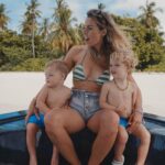 Hillary Vanderosieren Instagram - Bonne fête des mères à toutes les mamans 💝 Je suis la maman la plus comblée, merci mes garçons je vie un rêve avec vous 💙 Je suis si fière de vous… 🫶🏼 📸 @ayadamaldivesresort 🌊 #collaborationnonremunere