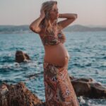 Hillary Vanderosieren Instagram – Mon baby boy grandit dans le ventre de maman. 🤰
Mais nous ne savons toujours pas le prénom.. 
qu’est ce qui pourrait suivre avec Milo ? Et qui est italien/latin ? 🇮🇹 Saint-Tropez