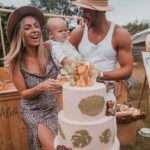Hillary Vanderosieren Instagram - Happy Birthday l’amour de ma vie ♥️ 1 an 🎂🎁 Je t’aime plus que tout au monde, tu es notre bonheur au quotidien. I love you baby boy ♥️ Merci à @eventsbylaura pour toute cette décoration incroyable 😻 Jungle