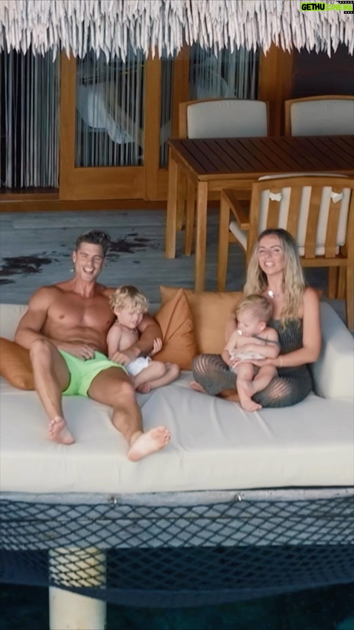 Hillary Vanderosieren Instagram - Paradise island 🏝️😍 Thanks to @alexarcurifilms 🎥 pour cette prise de vue familiale 🥹 #Maldives #Ayada #ayadamaldivesresort #paradise #island #dream #family #collaborationnonrémunérée Ayada Maldives