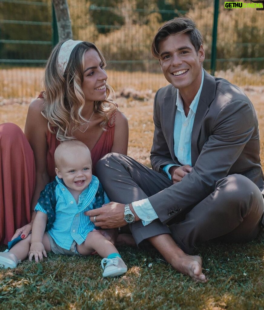 Hillary Vanderosieren Instagram - Joyeux 10 mois bébé d’amour 🥳♥️ Milo notre fils qui rend notre vie merveilleuse depuis 10 mois déjà dans 2 mois il a 1 an !!!! Mais que le temps passe vite ... trop vite même !!!!!