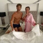 Hillary Vanderosieren Instagram - La sister de Milo arrive bientôt 😅🌹🤩 @gioboyparis #SousLaCouette SaintValentin #Amour #romantic #athome #love #valentinesday2020 ♥️