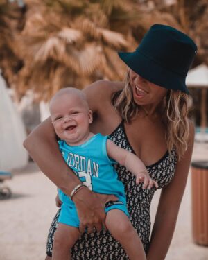 Hillary Vanderosieren Instagram - Mon futur basketteur ⛹️‍♂️ ahah ma vie entière ce bébé 👶🏼 ❤️