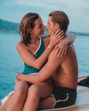 Hillary Vanderosieren Instagram - Je t’aime 💙