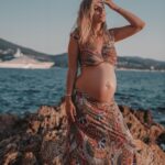 Hillary Vanderosieren Instagram – Mon baby boy grandit dans le ventre de maman. 🤰
Mais nous ne savons toujours pas le prénom.. 
qu’est ce qui pourrait suivre avec Milo ? Et qui est italien/latin ? 🇮🇹 Saint-Tropez