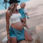 Hillary Vanderosieren Instagram – Avec mes 2 garçons 💙💙

Un dans le bidou et un pirate 🏴‍☠️ La Dune du Pilat