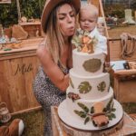 Hillary Vanderosieren Instagram - Happy Birthday l’amour de ma vie ♥️ 1 an 🎂🎁 Je t’aime plus que tout au monde, tu es notre bonheur au quotidien. I love you baby boy ♥️ Merci à @eventsbylaura pour toute cette décoration incroyable 😻 Jungle