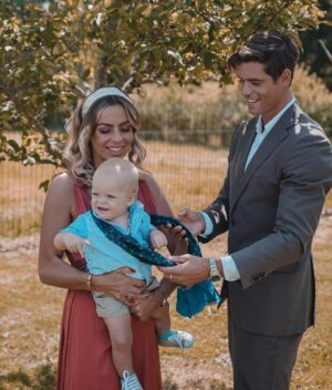 Hillary Vanderosieren Instagram - Joyeux 10 mois bébé d’amour 🥳♥️

Milo notre fils qui rend notre vie merveilleuse depuis 10 mois déjà dans 2 mois il a 1 an !!!! Mais que le temps passe vite ... trop vite même !!!!!