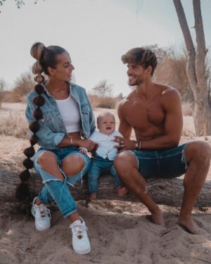 Hillary Vanderosieren Instagram - 🌴 ÉNORME CONCOURS ☀️

☀️ Comme vous le savez nous avons fêté l’anniversaire de Giovanni, c’était génial, merci encore pour vos messages rempli d’amour... 
À notre tour maintenant de vous faire plaisir.
Nous avons donc décidé grâce à @Nicolasperrin_ de vous faire gagner un voyage exceptionnel à Zanzibar 🌴

- 1 Séjour pour 2 personnes à Zanzibar
- 6 nuits au bord de l’Ocean Indien 
- Hôtel 5 étoiles 

Incroyable non ? 😏

🍀 Pour participer c’est simple :
- Like ce post 
- Follow : 
@nicolasperrin_ 
@melia.zanzibar
@hillaryoff 
@gioboyparis
- Mentionne deux amis en commentaires 

🙌🏼 Le tirage au sort aura lieu le Vendredi 26 Mars à 17h avec la chance de pouvoir partir jusqu’en Décembre 2022

🤩 Bon courage à tous