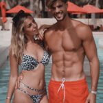 Hillary Vanderosieren Instagram - Joyeux 31 ans ma vie ♥️ Je t’aime plus que tout & que l’avenir nous réserve encore plein de belles choses. Cette rencontre entre toi & moi était inévitable... mon âme sœur ♥️ Bab Al Shams Desert Resort