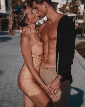 Hillary Vanderosieren Instagram - 1, 2, 3 ou 4 ? 

Je meurs d’amour pour cet homme ♥️ @gioboyparis