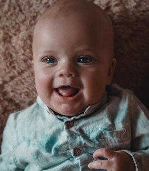 Hillary Vanderosieren Instagram - Je t’aime à vie mon fils 💙
Ma famille d’amour 💙
Joyeux 5 mois 🎉💙