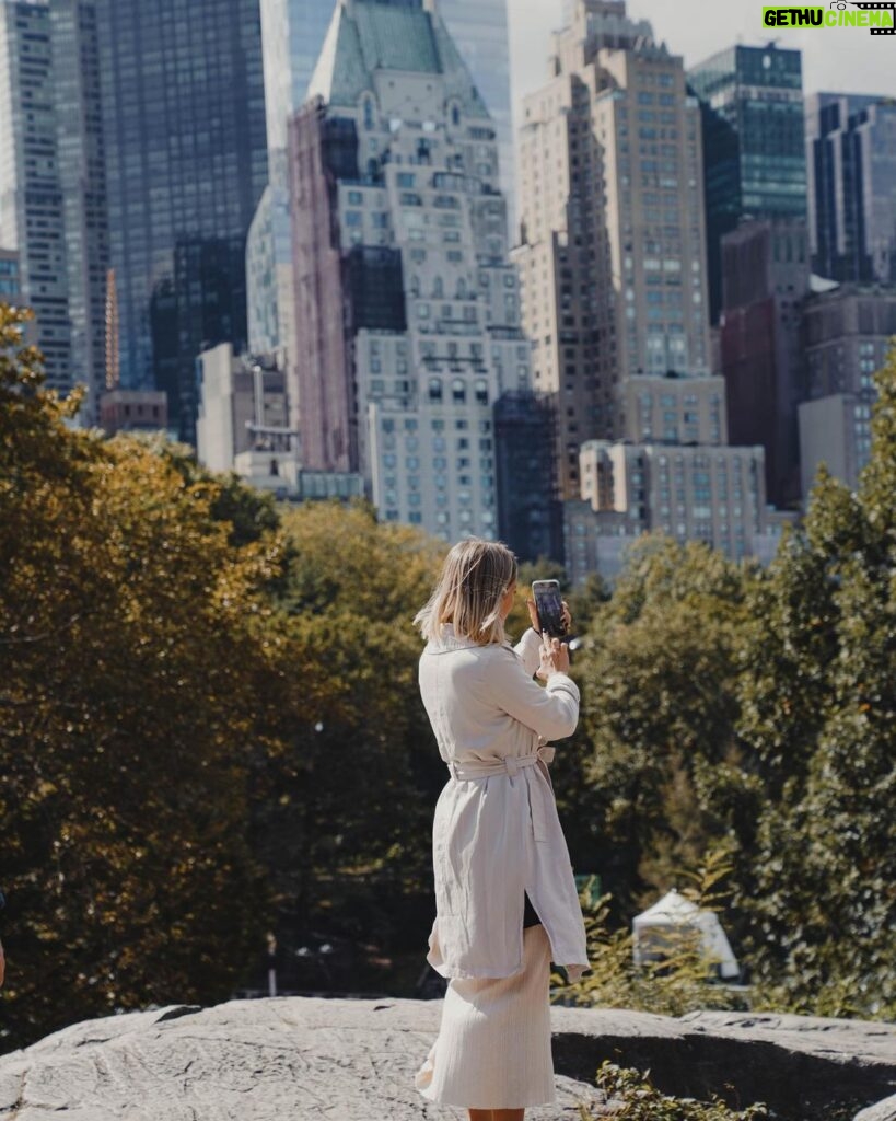 Hillary Vanderosieren Instagram - Central Park 🌳 #NYC Central Park, New York
