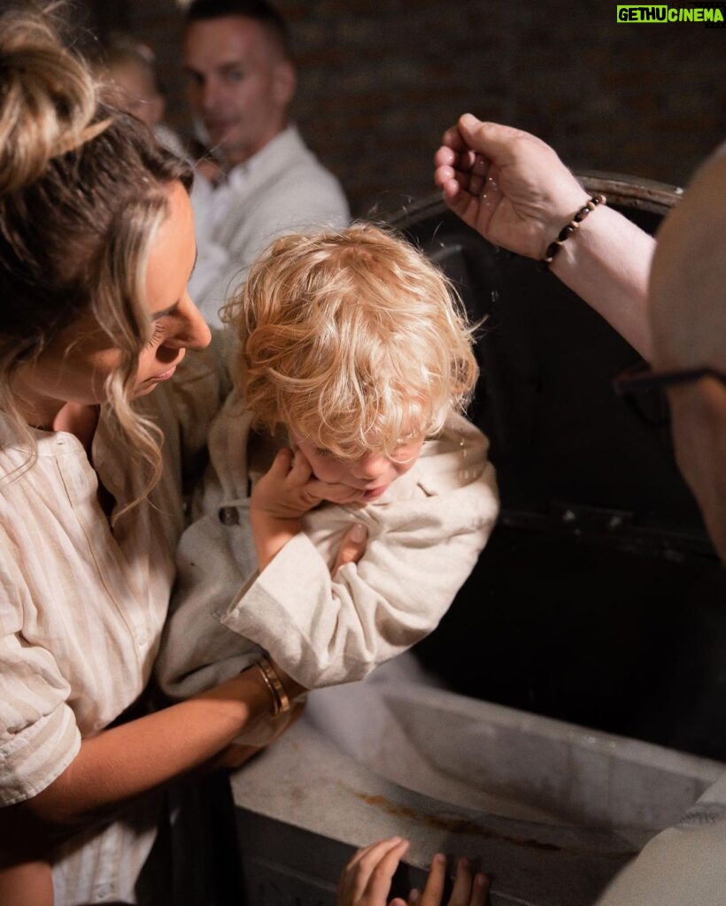 Hillary Vanderosieren Instagram - 16.07.2023 - Baptême ✝🤍 Nous sommes super heureux d’avoir baptiser nos enfants. Moments de bonheur & d’émotion 🙏🏼 Armentières, France