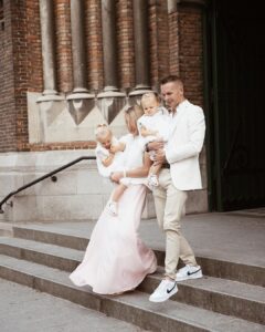 Hillary Vanderosieren Instagram - 16.07.2023 - Baptême ✝️🤍 Nous sommes super heureux d’avoir baptiser nos enfants. Moments de bonheur & d’émotion 🙏🏼 Armentières, France