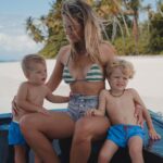 Hillary Vanderosieren Instagram - Bonne fête des mères à toutes les mamans 💝 Je suis la maman la plus comblée, merci mes garçons je vie un rêve avec vous 💙 Je suis si fière de vous… 🫶🏼 📸 @ayadamaldivesresort 🌊 #collaborationnonremunere