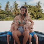 Hillary Vanderosieren Instagram - Bonne fête des mères à toutes les mamans 💝 Je suis la maman la plus comblée, merci mes garçons je vie un rêve avec vous 💙 Je suis si fière de vous… 🫶🏼 📸 @ayadamaldivesresort 🌊 #collaborationnonremunere