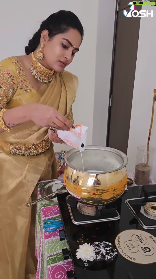 Himaja Instagram - #housewarming #vlogsoon @JOSHAPP.TELUGU @OFFICIALJOSHAPP #JOSHAPP #joshmeinaaja #officialjoshapp Jewellery By @emmadi_silver_jewellery_hyd MOU @pvr_hair_beauty_studio