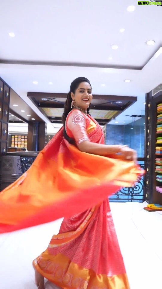 Himaja Instagram - Helloo andharikee..VRK Silks has earned a favourite spot in my list for authentic Kanjivaram sarees Be it Telengana, Andhra Pradesh or Bangalore or Chennau, VRK Silks will cater to your remarkable taste in silk sarees. Be it for the festive or for the wedding, they have the suitable Kanjivaram silk for every occasion. Visit your nearest store today for your perfect pick. #VRKSilks #Kukatpally #Telangana #SilkSaree #Kancheepuran #KanjivaramSaree