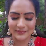 Himaja Instagram – Thank U @bhavani._.makeovers for this Beautiful makeup & Hair ❤️