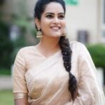 Himaja Instagram - ☆Saree Queen Vibes•☆ ❤️In Love with @sacredweaves ❤️Photography @pratapsphotography #culture #saree #sareelove #beyourself #selflove