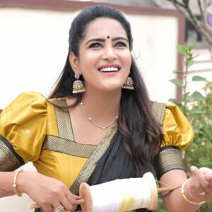 Himaja Instagram - .🪁 Just like the kites in the sky, may your dreams soar high this Makar Sankranti! Happy Makar Sankranti Friends❤️🫂 #SankrantiFestival #sankranthi #kite
This Beautiful Outfit By @mickeyfashions6