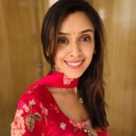 Hrishitaa Bhatt Instagram - Festive vibes with my special ones 💗 . . . • • • Outfit @shivaliahmedabad PR @sonyashaikh Managed by @moushumibanerji #hrishitaabhatt #bollywoodactress #mumbaiinfluencer #mumbaiinstagrammers #mumbaidaily #mumbaigram #mumbaifashion  #bollywoodfashion #bollywoodstyle #indianactress #glitz #glamourous #indianfestival #diwali #happydiwali #festivelooks