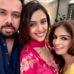 Hrishitaa Bhatt Instagram - Festive vibes with my special ones 💗 . . . • • • Outfit @shivaliahmedabad PR @sonyashaikh Managed by @moushumibanerji #hrishitaabhatt #bollywoodactress #mumbaiinfluencer #mumbaiinstagrammers #mumbaidaily #mumbaigram #mumbaifashion  #bollywoodfashion #bollywoodstyle #indianactress #glitz #glamourous #indianfestival #diwali #happydiwali #festivelooks