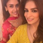 Hrishitaa Bhatt Instagram - Festive vibes with my special ones 💗 . . . • • • Outfit @shivaliahmedabad PR @sonyashaikh Managed by @moushumibanerji #hrishitaabhatt #bollywoodactress #mumbaiinfluencer #mumbaiinstagrammers #mumbaidaily #mumbaigram #mumbaifashion  #bollywoodfashion #bollywoodstyle #indianactress #glitz #glamourous #indianfestival #diwali #happydiwali #festivelooks