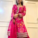 Hrishitaa Bhatt Instagram - Festive vibes with my special ones 💗 . . . • • • Outfit @shivaliahmedabad PR @sonyashaikh Managed by @moushumibanerji #hrishitaabhatt #bollywoodactress #mumbaiinfluencer #mumbaiinstagrammers #mumbaidaily #mumbaigram #mumbaifashion  #bollywoodfashion #bollywoodstyle #indianactress #glitz #glamourous #indianfestival #diwali #happydiwali #festivelooks
