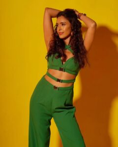 Hrishitaa Bhatt Instagram - Just a girl who loves green🍀 . . . . . . #hrishitaabhatt #bollywoodactress #mumbaiinfluencer #mumbaiinstagrammers #mumbaidaily #mumbaigram #mumbaifashion  #bollywoodfashion #bollywoodstyle #indianactress #outfitinspiration #lookoftheday #outfitoftheday #ootd
