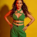 Hrishitaa Bhatt Instagram - A touch of green to brighten up the day 💚 . . . . . . . #hrishitaabhatt #bollywoodactress #mumbaiinfluencer #mumbaiinstagrammers #mumbaidaily #mumbaigram #mumbaifashion  #bollywoodfashion #bollywoodstyle #indianactress #outfitinspiration #lookoftheday #outfitoftheday #ootd