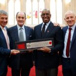 Ian Wright Instagram - Special day. Freedom of the City of London 🎖️❤️ @thecityofldn. Lovely to also share today with Mr Dein, George Graham and Steve Coppell. Guildhall, London