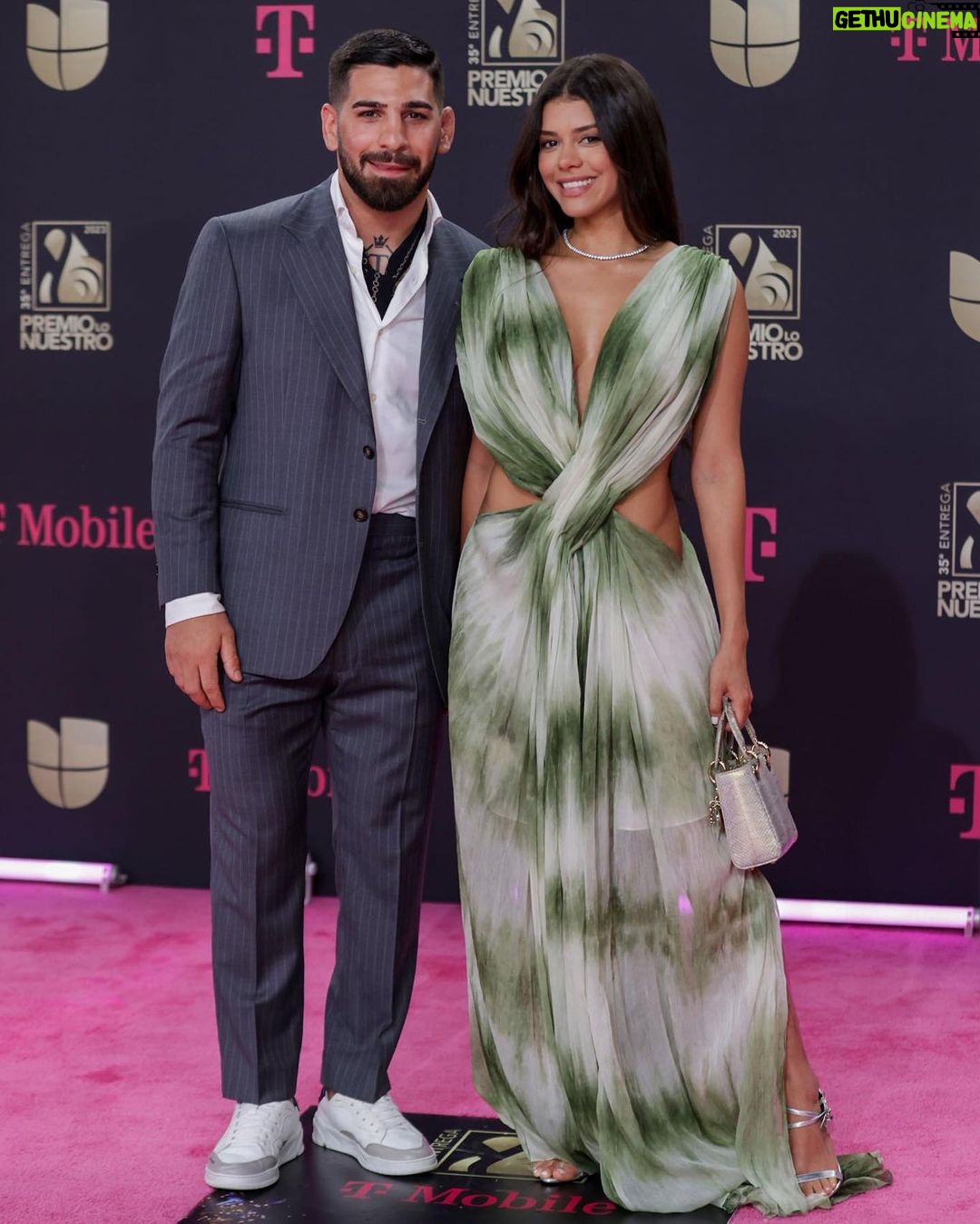 Ilia Topuria Instagram - Con mi compañera de baile en @premiolonuestro 🥰 Kaseya Center