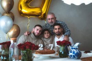 Ilia Topuria Instagram - Gracias a todos por vuestro cariño en mi 27 cumpleaños. Y gracias a la vida por poder reunir hoy a 3 generaciones de luchadores… Comienza la era Topuria. #TeamTopuria