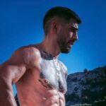 Ilia Topuria Instagram – Una semana mas de entrenamiento enfocado, recordando la fe en uno mismo y la determinación, 1:7, ‘Porque Dios no nos ha dado un espíritu de timidez, sino de poder, de amor y de dominio propio’…cada gota de sudor tiene un propósito 💪🥊 #FeEnUnoMismo #Determinación
.
მობილიზებული ვარჯიშის, საკუთარ თავში რწმენისა და მონდომების გაღვივების – კიდევ ერთი კვირა.
.
1:7 “რადგან ღმერთმა მოგვცა ჩვენ სული არა სიმხდალისა, არამედ ძალის, სიყვარულისა და თავშეკავებისა”
ოფლის ყოველ წვეთს თავისი დანიშნულება აქვს.
💪🥊 #რწმენა საკუთარ თავში #მიზანდასახულობა