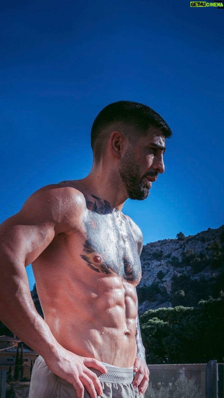 Ilia Topuria Instagram - Una semana mas de entrenamiento enfocado, recordando la fe en uno mismo y la determinaciรณn, 1:7, 'Porque Dios no nos ha dado un espรญritu de timidez, sino de poder, de amor y de dominio propio'...cada gota de sudor tiene un propรณsito ๐ช๐ฅ #FeEnUnoMismo #Determinaciรณn . แแแแแแแแแแฃแแ แแแ แฏแแจแแก, แกแแแฃแแแ แแแแจแ แ แฌแแแแแกแ แแ แแแแแแแแแแก แแแฆแแแแแแแก - แแแแแ แแ แแ แแแแ แ. . 1:7 โแ แแแแแ แฆแแแ แแแ แแแแแชแ แฉแแแ แกแฃแแ แแ แ แกแแแฎแแแแแกแ, แแ แแแแ แซแแแแก, แกแแงแแแ แฃแแแกแ แแ แแแแจแแแแแแแแกแโ แแคแแแก แงแแแแ แฌแแแแก แแแแแกแ แแแแแจแแฃแแแแ แแฅแแก. ๐ช๐ฅ #แ แฌแแแแ แกแแแฃแแแ แแแแจแ #แแแแแแแแกแแฎแฃแแแแ