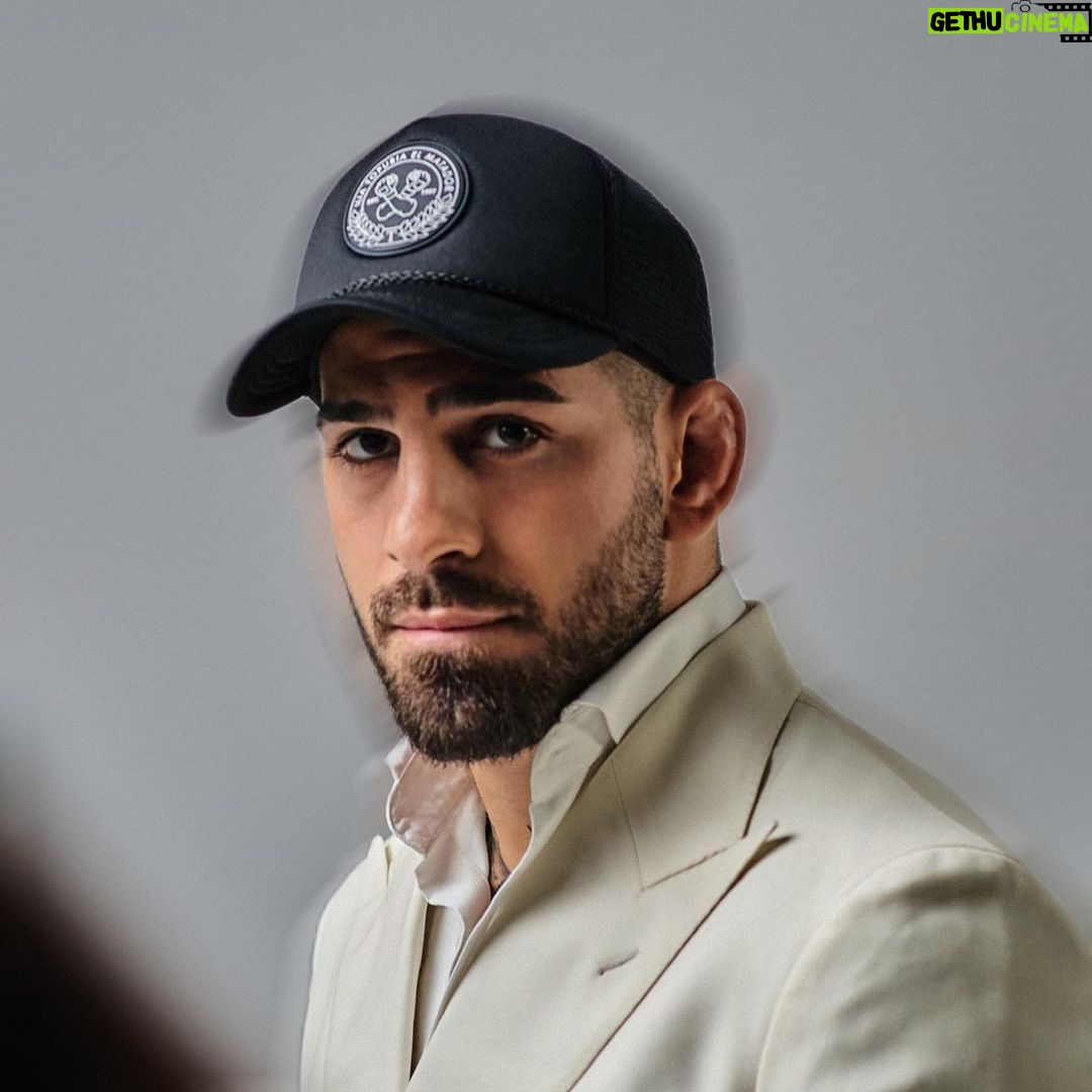 Ilia Topuria Instagram - 🧢 SORTEO CERRADO Por el lanzamiento de mi colección edición limitada @IliaTopuria x @OblackCaps vamos a sortear 10 gorras firmadas por mí. ⬇️ PARA PARTICIPAR: 1. Sigue mi cuenta @ILIATOPURIA y la de @OBLACKCAPS 2. Dale “Like” a esta publicación. 3. Menciona a un amigo/a por comentario. 4. Puedes comentar las veces que quieras. 5. Comparte este post en tus historias. 🎟 PREMIADOS: @mrwow_style @joelortega136 @trsalb @diiego_p_l @luismunoz_.11 @bernardo_diablo @_castellanooos @tomy.sg.030 @rosa.pego @roberto9897_ * 10 gorras edición limitada @IliaTopuria x @OblackCaps firmadas por mí. 📝 TERMINOS Y CONDICIONES: Para poder participar tienes que cumplir con todos los pasos anteriormente mencionados. Las gorras sorteadas serán una por ganador/a, es decir, hay 10 premios para 10 personas diferentes. El sorteo finaliza el Lunes día 25 de Septiembre. Anunciaremos a los ganadores por mis historias y contactaremos con ellos por privado. #IliaTopuria #OblackCaps #Sorteo