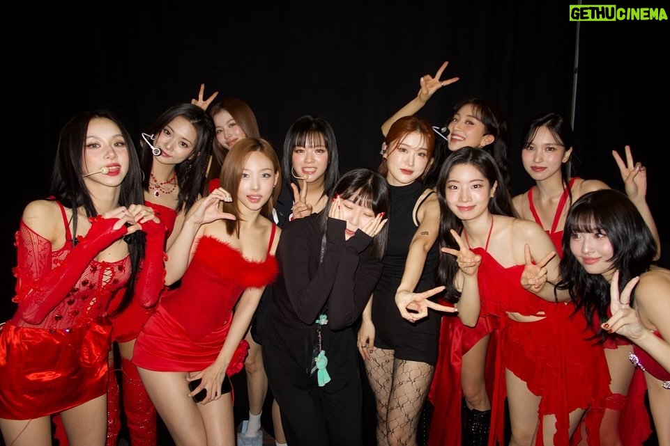 Im Na-yeon Instagram - 일 년 이라는 시간 동안 긴 투어를 함께 해 주신 모든 스텝분들 감사합니다🙇♀️ 고생 많으셨어요💟 함께여서 다행이였고 든든했고 행복했습니다 !🪽🐰 돌아보니 READY TO BE 투어를 하면서 남은 기억은 웃고 배우고 성장한 것들 투성이네요🥹🩵 그 모든 곳에서 응원 해 준 원스들도 너무 고마웠어요 남은 스페셜 투어도 잘 준비해볼게요 레디투비 안뇽 - 👋