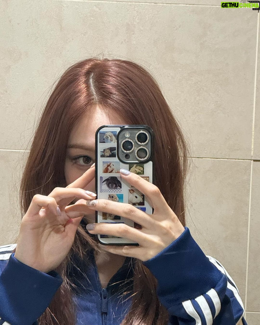 Im Na-yeon Instagram - 넘 늦었지만 뒤죽박죽 원스파크 셀카 ʚ🐰ɞ