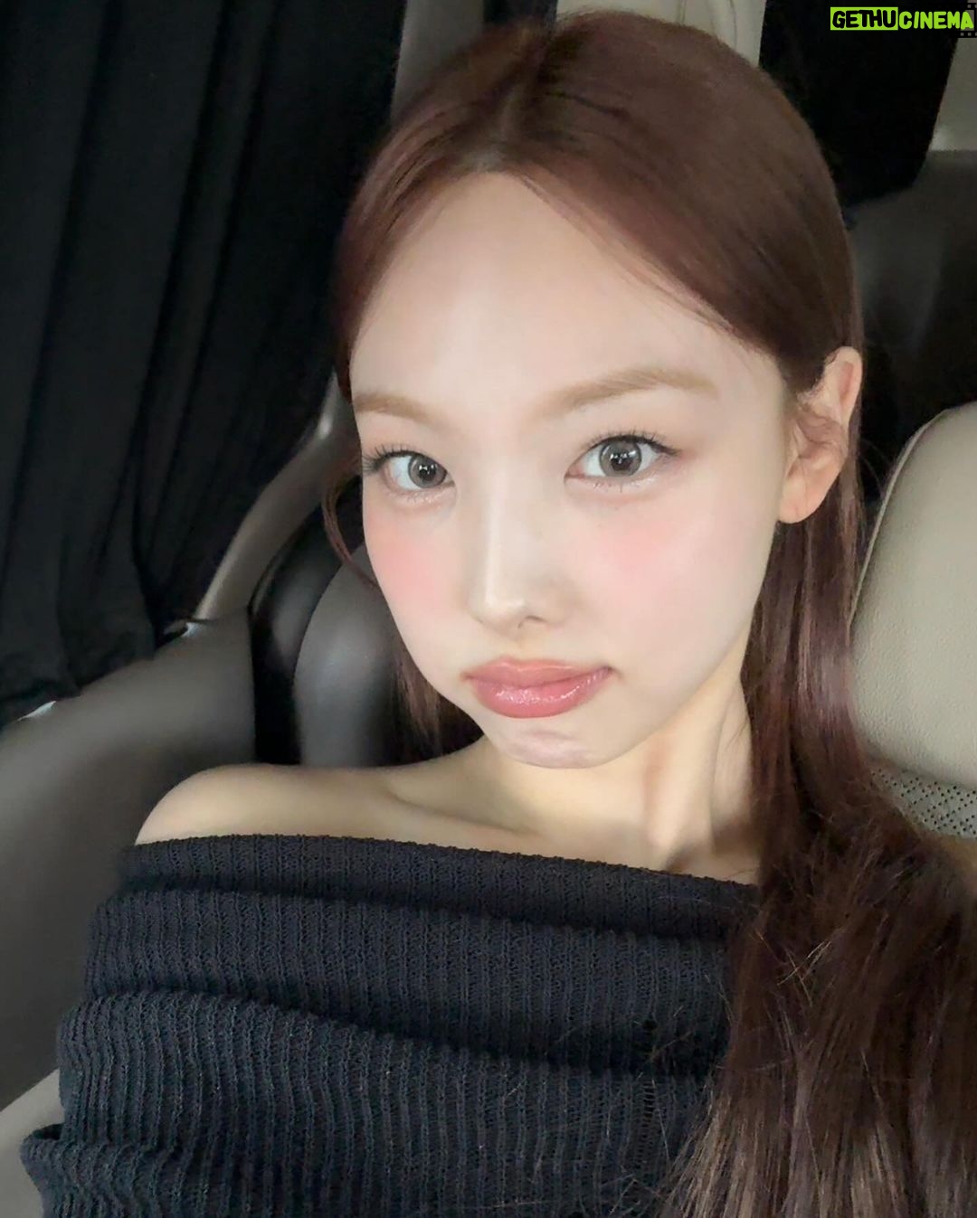 Im Na-yeon Instagram - 넘 늦었지만 뒤죽박죽 원스파크 셀카 ʚ🐰ɞ