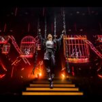 India Martínez Instagram - Aquí algunos de los mejores momentos del concierto de este finde en Madrid, a ver si coinciden con los que más os gustaron… -Cantando A ti mujer mientras me elevan amarrada con cadenas. -Vosotros qué sois únicos. -El besazo con Desiree. Uff -Las 🫧 🫧🫧 en directo por primera vez. -DJ sesión 😚 -brindis con el equipazo. Fotazas @nabscab
