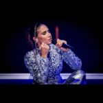 India Martínez Instagram - Aquí algunos de los mejores momentos del concierto de este finde en Madrid, a ver si coinciden con los que más os gustaron… -Cantando A ti mujer mientras me elevan amarrada con cadenas. -Vosotros qué sois únicos. -El besazo con Desiree. Uff -Las 🫧 🫧🫧 en directo por primera vez. -DJ sesión 😚 -brindis con el equipazo. Fotazas @nabscab