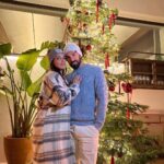 India Martínez Instagram - El año no puede acabar con más amor y magia ✨. Precisamente eso le pido a este nuevo 2024. Que nos dejemos llevar más por el amor, ayudar a los demás y disfrutar de los pequeños momentos con las personas que más amamos. Os deseo lo mejor, feliz entrada de año a todos!!! 1. Por cierto, la foto 1 es justo el momento en que me di cuenta que la chica que estaba cantando en la calle estaba cantando 90 minutos. Y me pillaron la foto!! Qué cosa más emocionante de verdad! ❤️🎄✨