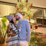 India Martínez Instagram - El año no puede acabar con más amor y magia ✨. Precisamente eso le pido a este nuevo 2024. Que nos dejemos llevar más por el amor, ayudar a los demás y disfrutar de los pequeños momentos con las personas que más amamos. Os deseo lo mejor, feliz entrada de año a todos!!! 1. Por cierto, la foto 1 es justo el momento en que me di cuenta que la chica que estaba cantando en la calle estaba cantando 90 minutos. Y me pillaron la foto!! Qué cosa más emocionante de verdad! ❤️🎄✨