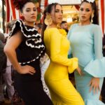 India Martínez Instagram - 🐴 🎡🌹🖤💛🩵 @sblnflamenca @carmensanchezdeventura @almudenaruizstylist 📸@manuconejer0 Feria de Abril, Sevilla