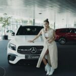 India Martínez Instagram - Hoy he estado en Louzao, concesionario oficial de Mercedes Benz en Galicia y Canarias. Concretamente he visitado su punto de venta en Coruña para conocer sus preciosas instalaciones y escoger el vehículo que me acompañará durante todo este año...y ha sido un ¡GLB! un turismo compacto con carácter todoterreno. Que pasada!!!! Os iré contando todos los detalles @louzao_mercedes_benz @mbenzespana
